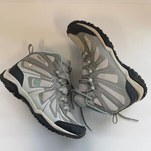 Columbia Grove Heights Mid Outdry Women's Gray and Black Hiking Boots